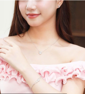 Bông Tai Vàng Phối Với Trang Phục